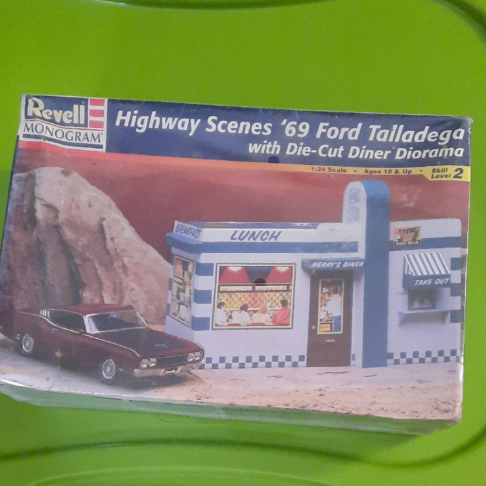 Revell 1:24th Scale Highway Scenes 69 Ford Talladega Model Kit